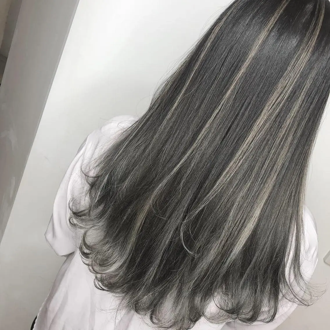 カラー ハイライトカラー カット ヘアカラー トリートメント 髪質改善 カラー専門店のヘアスタイル