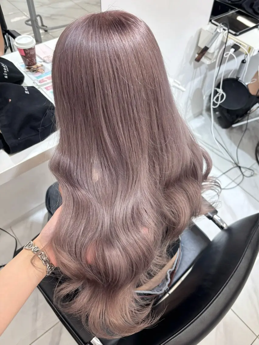 ロング カラー ブリーチ ケアブリーチ グレージュ ミルクティーグレージュ ヘアカラー トリートメント 盛れる顔周り🤍渋谷 Risa🎀のヘアスタイル
