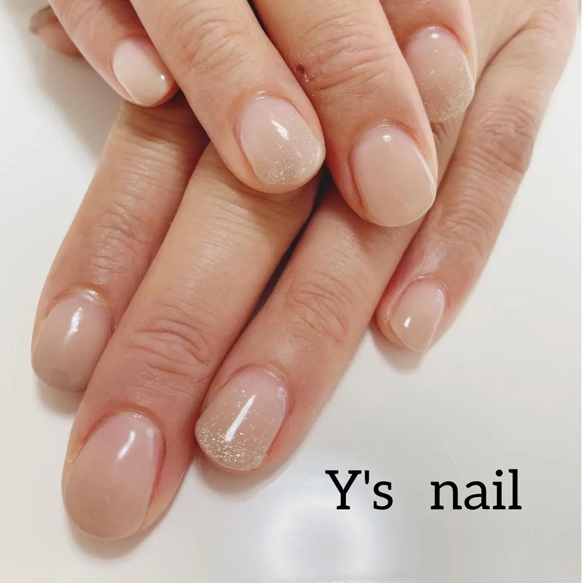 ネイル グラデーション ラメ(グリッター) 冬ネイル 手書きが得意🖌️ Y’s  nailのネイルデザイン