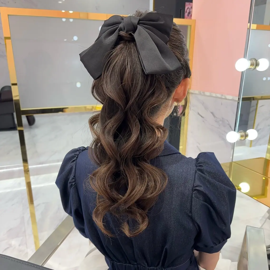 ヘアアレンジ ポニーテール ヘアセット LOUIS しおりのヘアスタイル