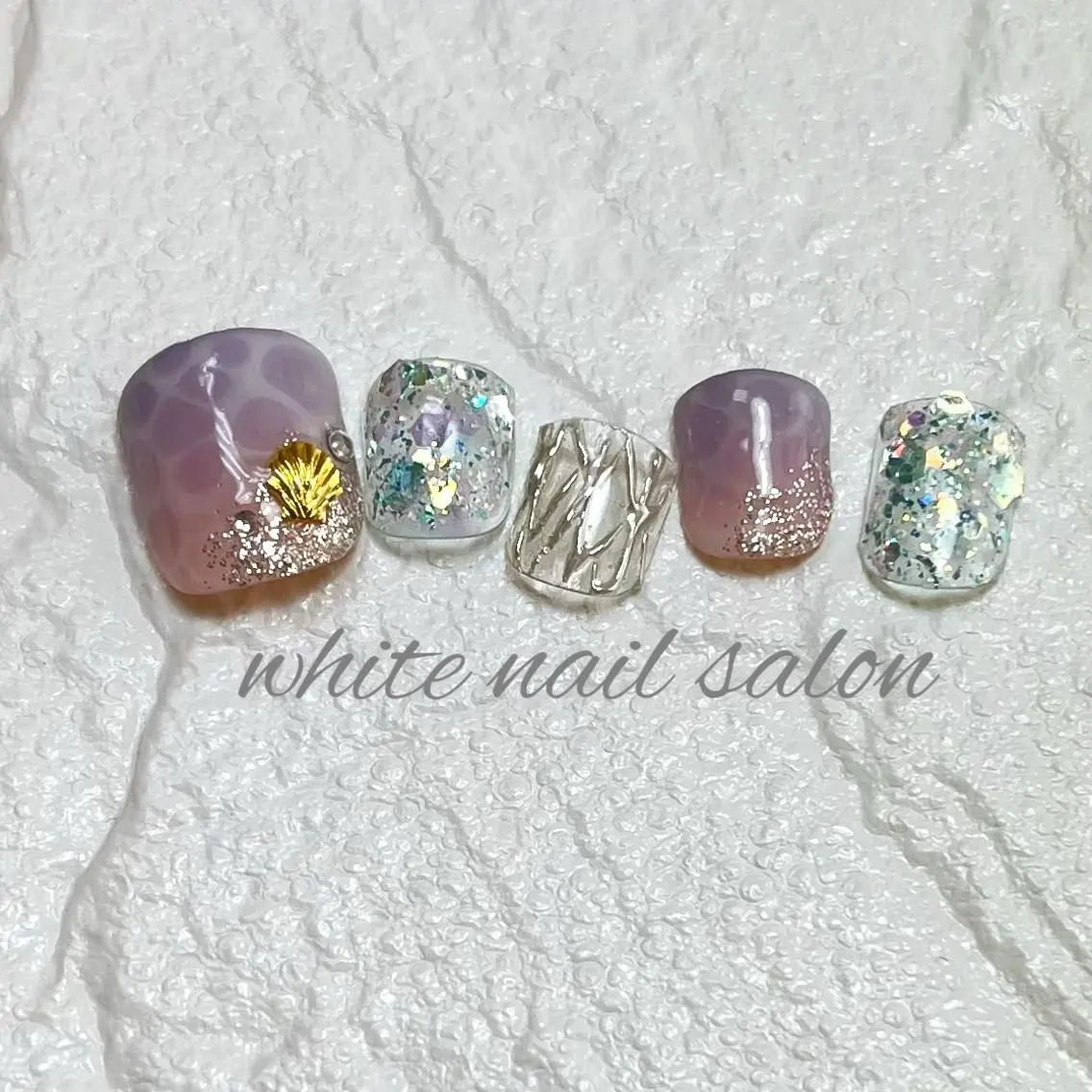 ネイル フットネイル ジェルネイル ハードジェル ラメ(グリッター) 持ち込み フットネイル white nail salonのネイルデザイン