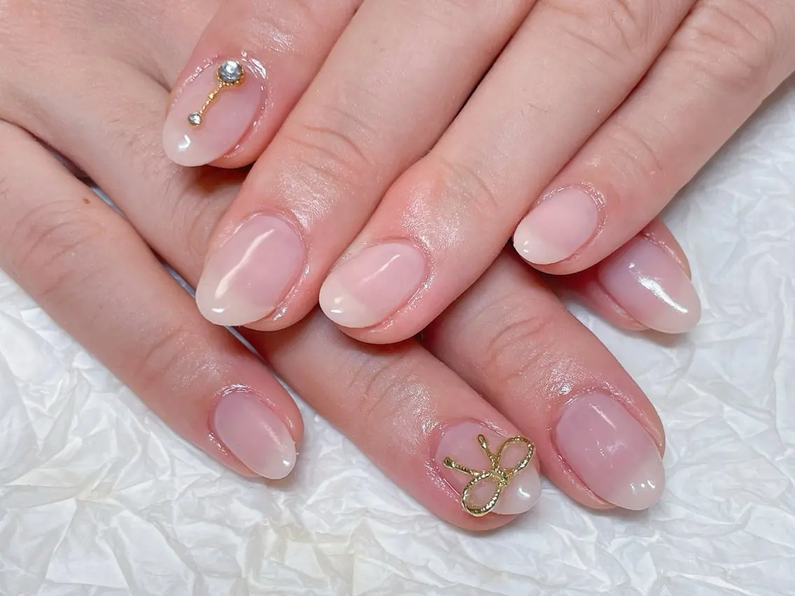 ネイル ストーンネイル ハンドネイル ハンドケア 💫ゆか_ Nailartistのネイルデザイン
