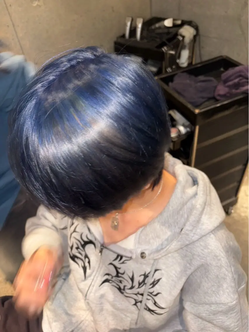 ショート カラー メンズ ブルーカラー シルバー カラー/縮毛矯正✨ 熊谷のヘアスタイル