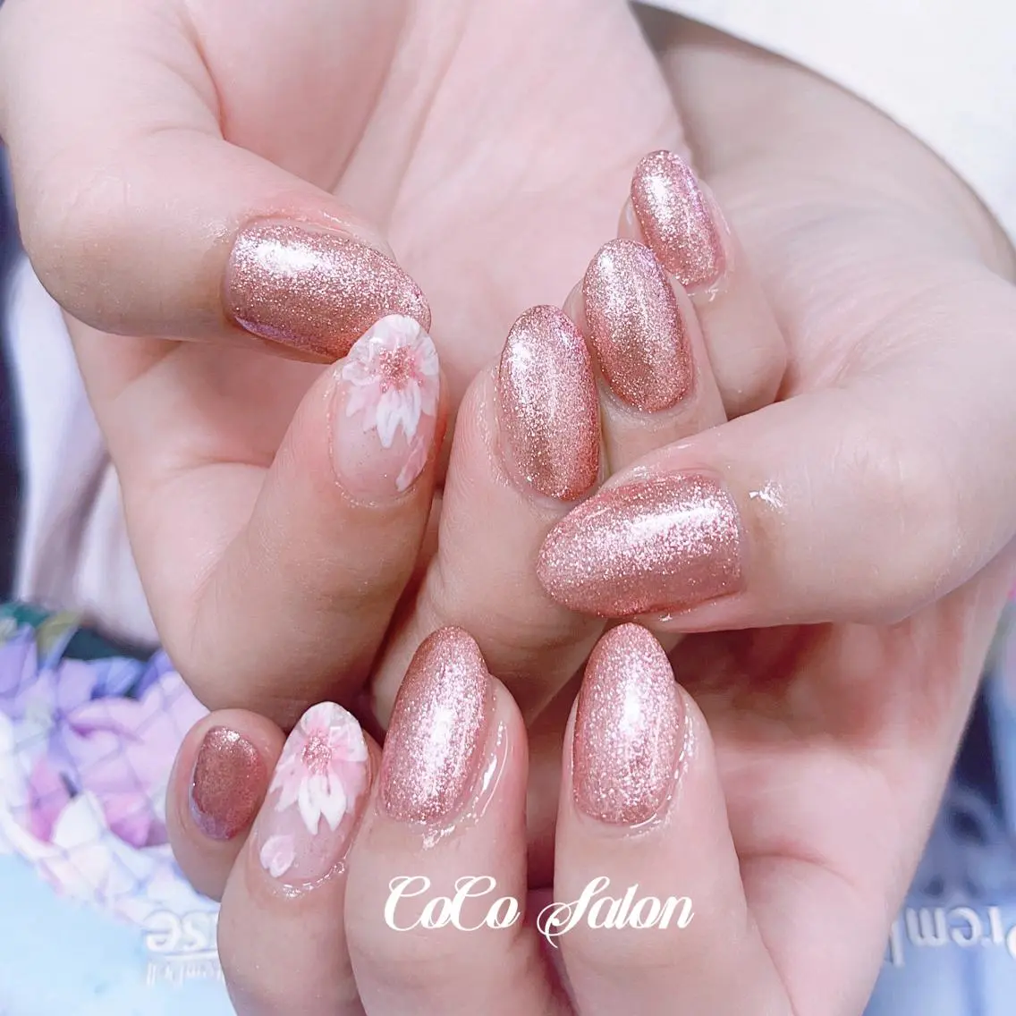 ネイル 桜ネイル 長さ出し フラワーネイル ジェルネイル ゴールド ハンドネイル CoCoSalon ネイル/まつ毛予約のネイルデザイン