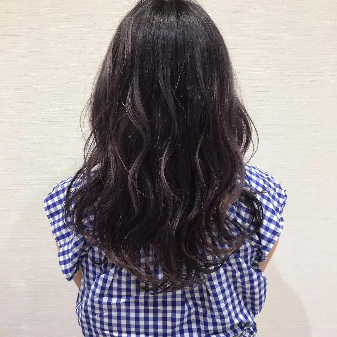 ロング カラー シルバー バイオレットカラー 赤阪 優奈のヘアスタイル