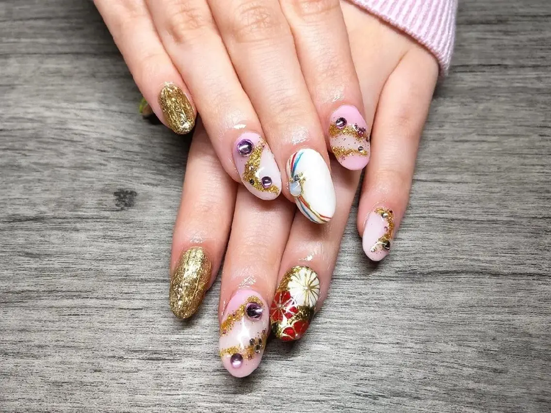 セミロング ネイル 成人式 長さ出し ジェルネイル ゴールド ニュアンスネイル T&A nailのネイルデザイン