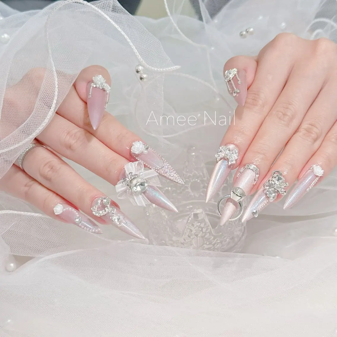 ネイル 成人式 ロングネイル マグネットネイル 大理石ネイル(マーブル) リボン ハンドネイル Amee Nail Salonのネイルデザイン