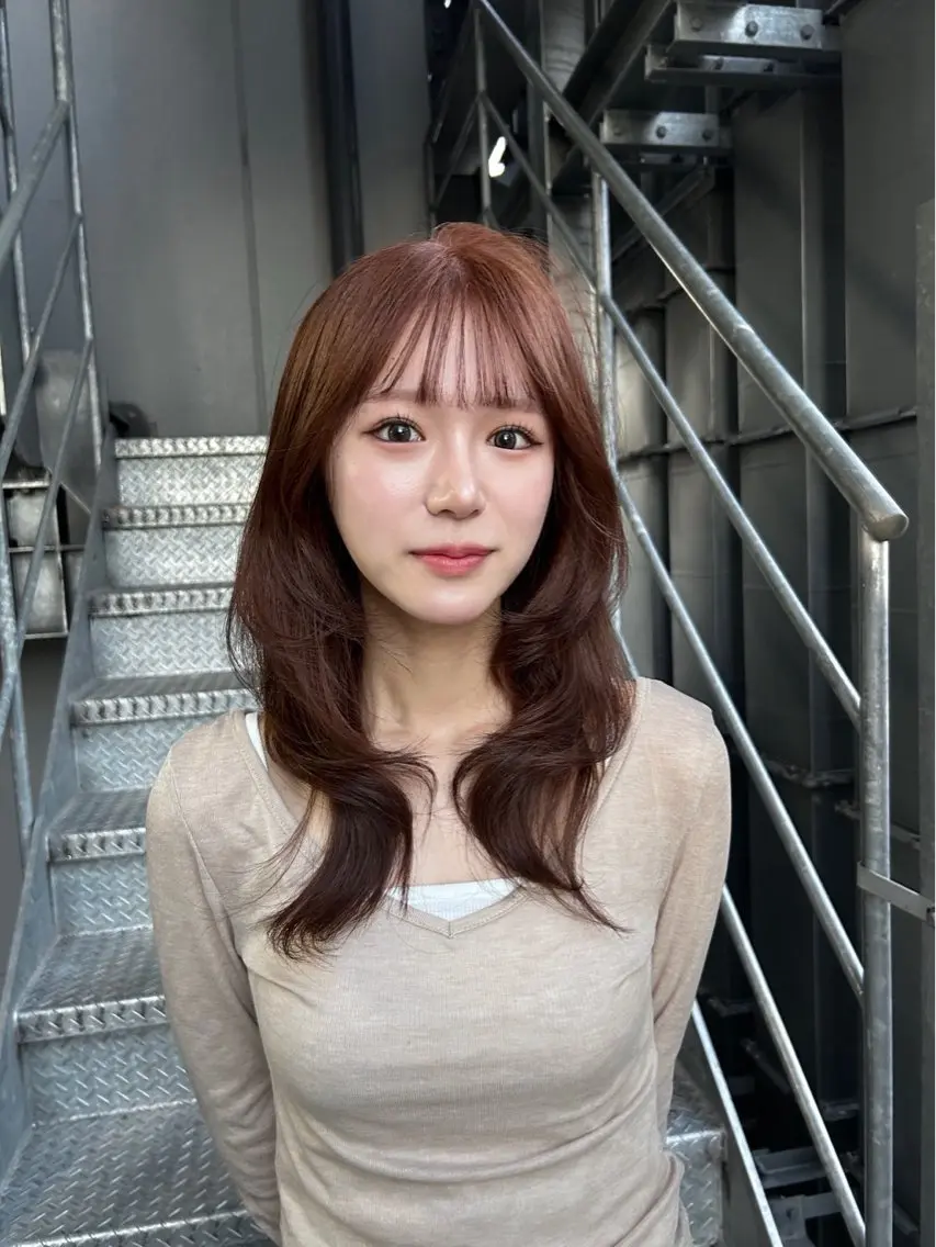 セミロング カット ヘアカラー 桑江 紫瑞花のヘアスタイル