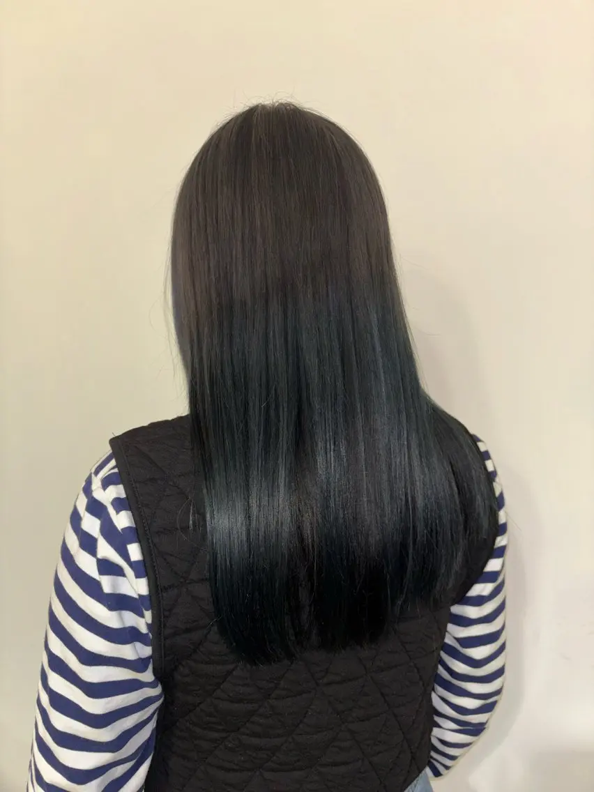 ロング カット ヘアカラー 小嶋 咲輝のヘアスタイル