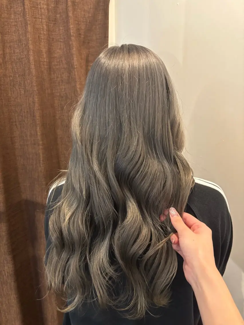 ロング カラー 柏木 彩夏のヘアスタイル