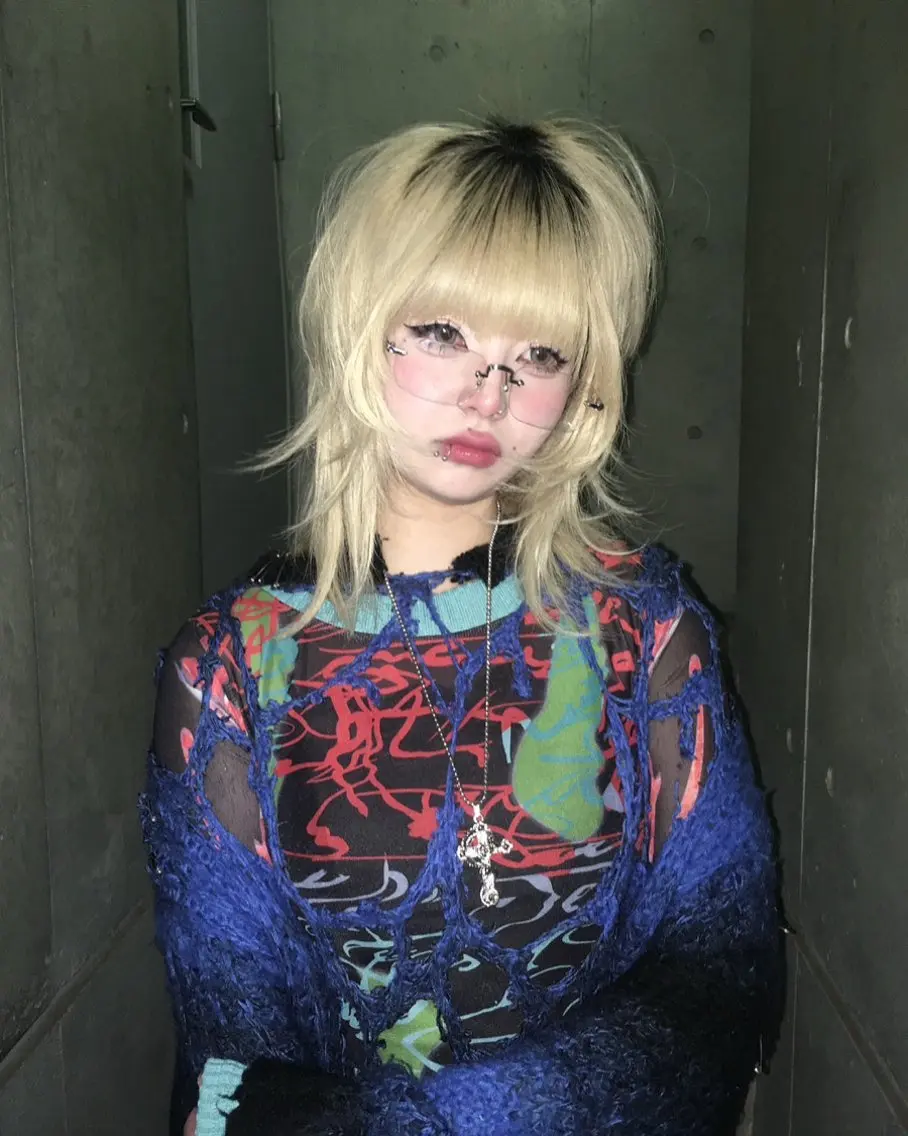 ミディアム ハイレイヤー レイヤーカット トリートメント Momoka🪷 /ハイトーンのヘアスタイル