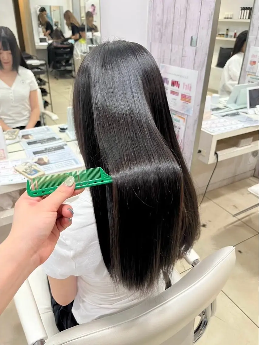 ロング 縮毛矯正 🫧透明感 ×艶🫧 吉田 陽菜のヘアスタイル