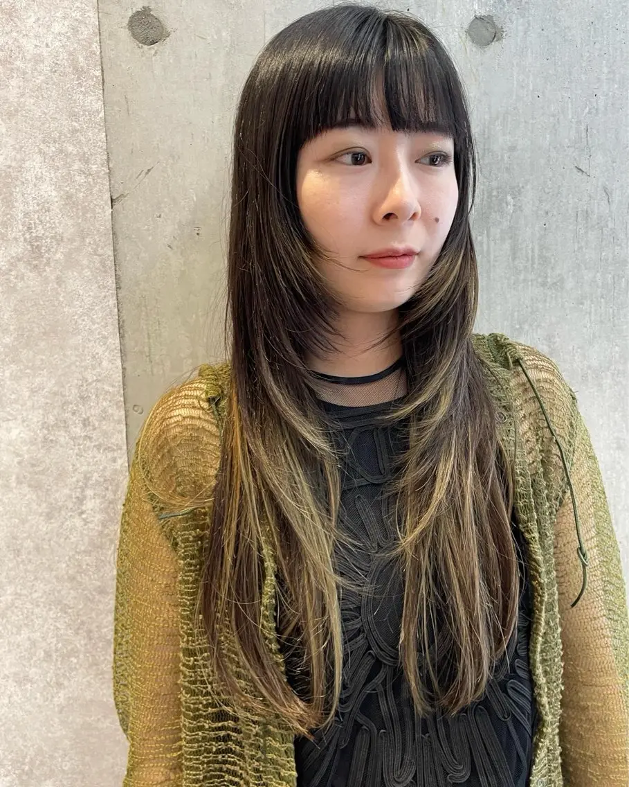 ロング カラー 抜きっぱなしブロンド ハイライトカラー ハイライト レイヤーカット ショートウルフくせ毛 お任せくださいのヘアスタイル