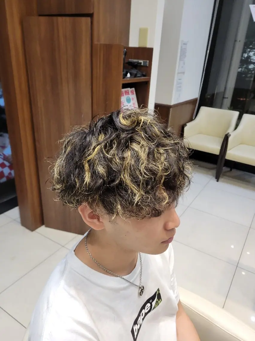 メンズ パーマ メンズパーマ スパイラルパーマ メンズパーマ 渡辺将功のヘアスタイル
