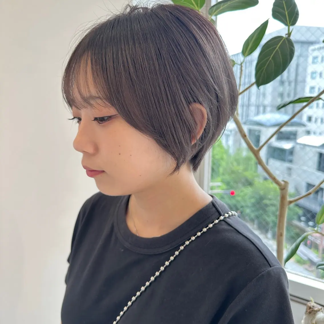 ショート カラー ブリーチ ダークグレー ダークグレージュ ダブルカラー グレージュ カット ヘアカラー パーマ 縮毛矯正 トリートメント ヘッドスパ ヘアセット レイヤー/ウルフ/ ハイトーンchimiのヘアスタイル