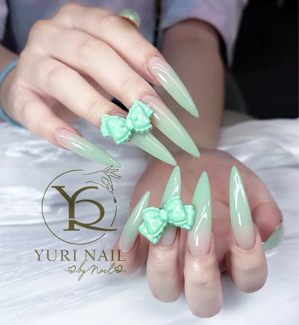 ネイル ハンドネイル フットネイル ハンドケア YURI Nail NARITAのネイルデザイン