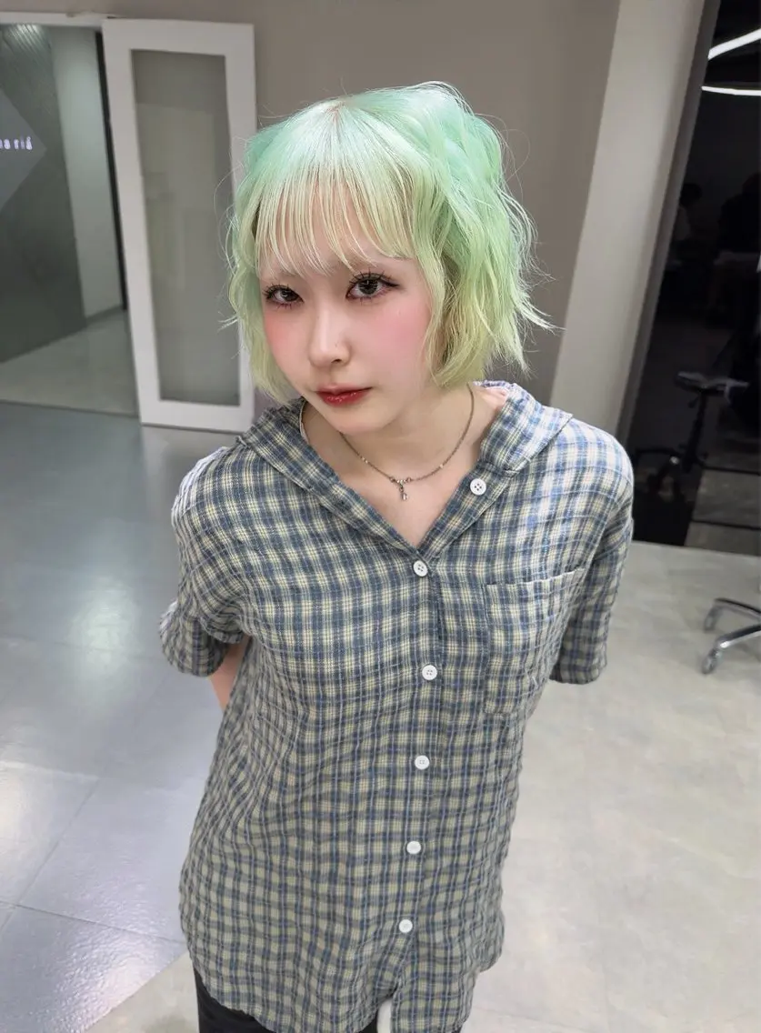 ショート カラー ブリーチ ケアブリーチ ハイトーンカラー ミント 髪質改善 ヘアカラー RIHO🎀栄 ハイトーン×顔周りのヘアスタイル