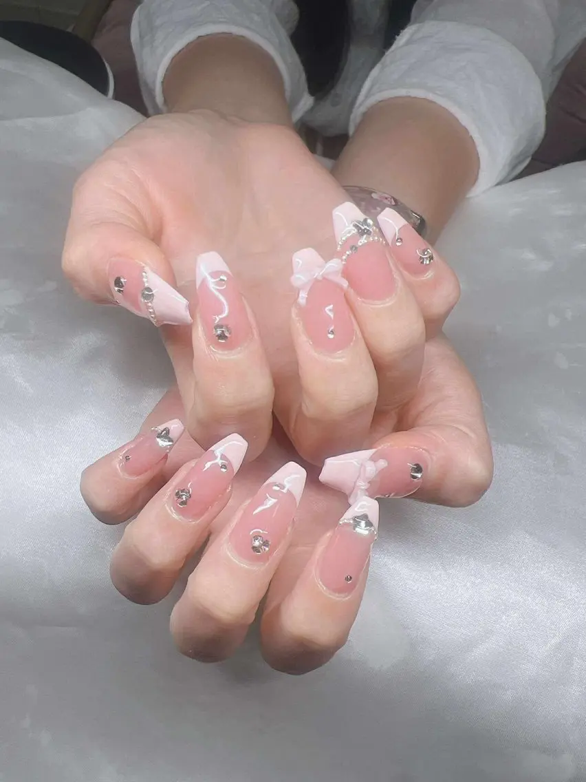 ネイル 長さ出し グラデーション 卒業式 キラキラネイル マグネットネイル ハンドネイル Lee Nailsのネイルデザイン
