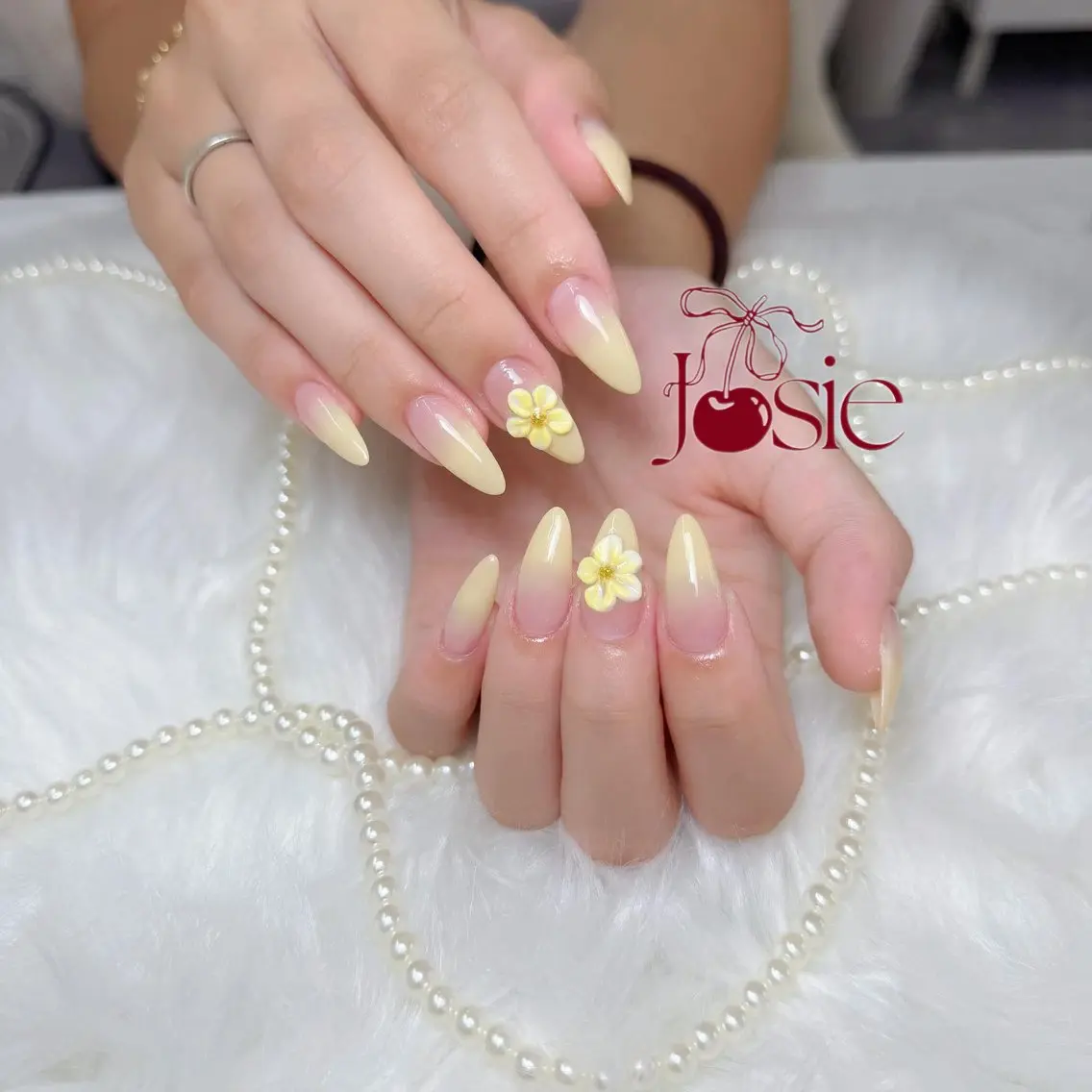 ネイル 長さ出し キラキラネイル 韓国ネイル ロングネイル ワンホンネイル ハンドネイル Josie nail salonのネイルデザイン