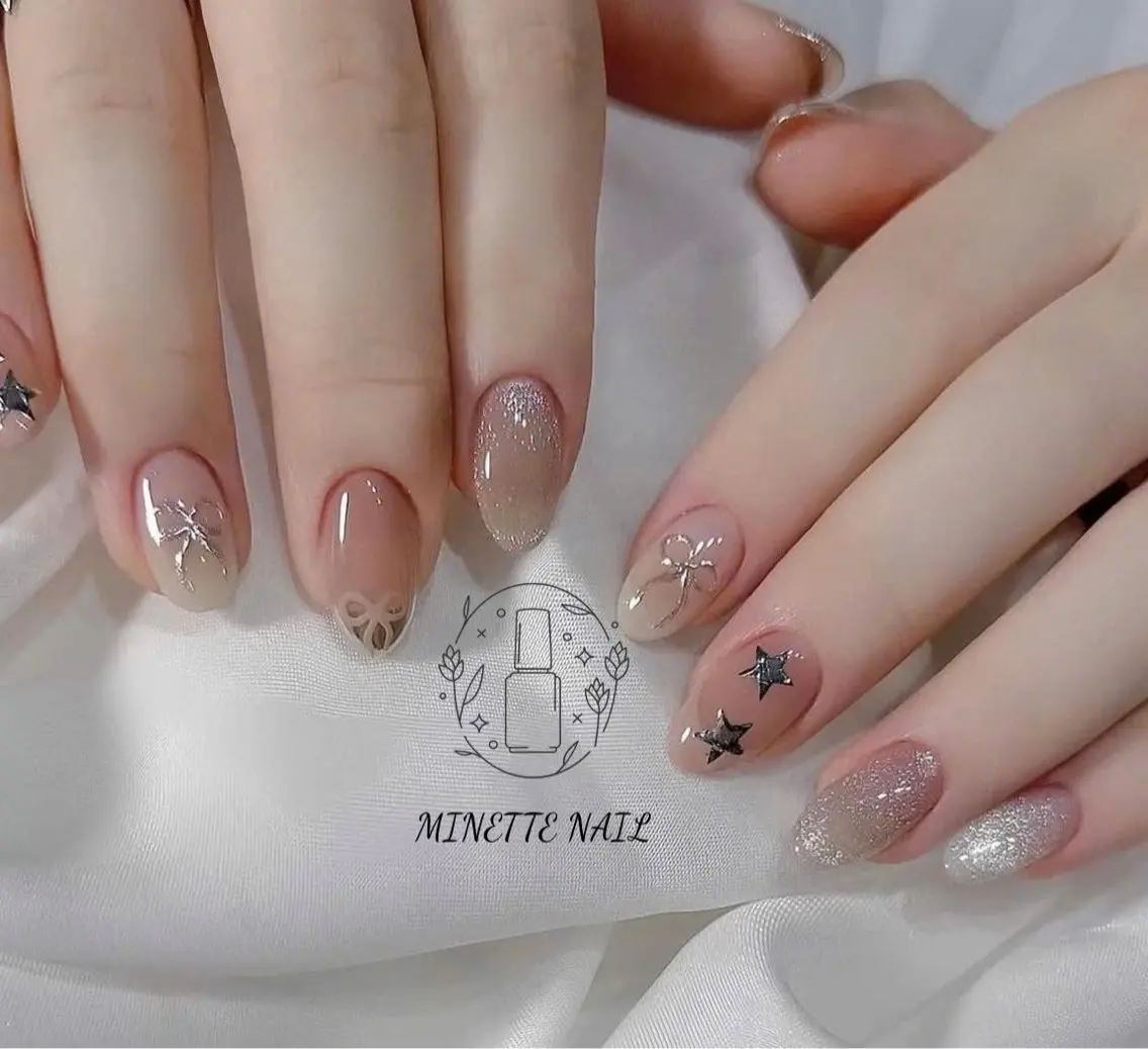 ネイル フレンチネイル ジェルネイル ガーリー キラキラネイル ラメ(グリッター) Minette Nailのネイルデザイン