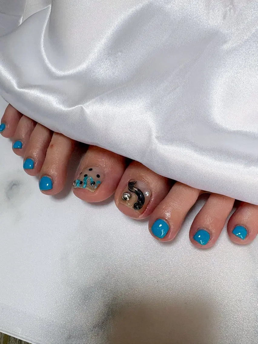 ネイル ブルー ドット フットネイル 持ち込み nail salon minthのネイルデザイン