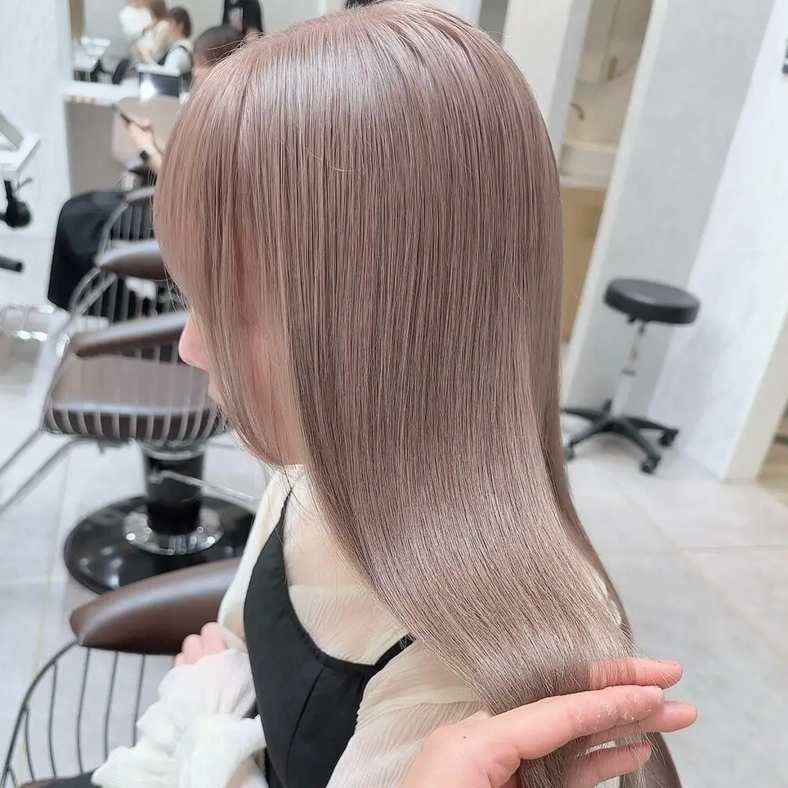 ロング カラー ヘアカラー トリートメント Lond Le'a /ハイトーンカラーのヘアスタイル