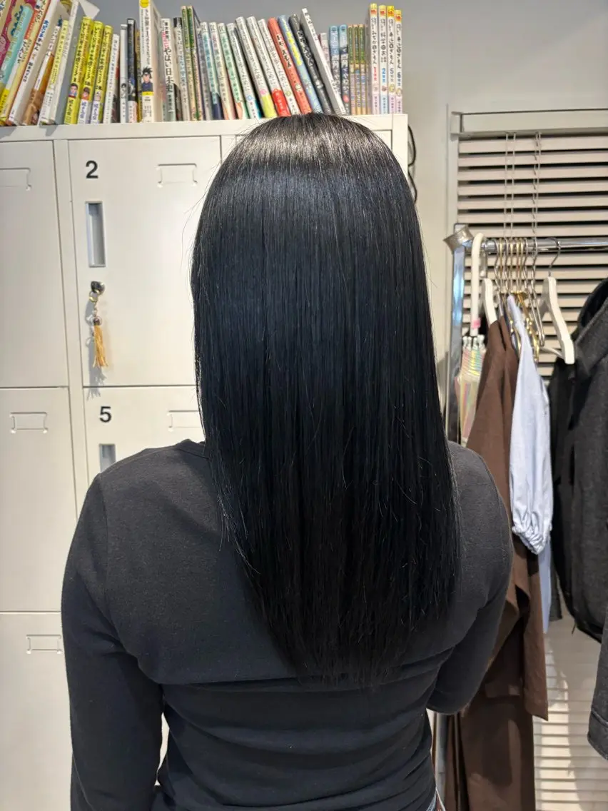 セミロング カラー 黒髪 ブルーカラー ブルーブラック 透明感カラー ヘアカラー ニシムラ アヤカのヘアスタイル