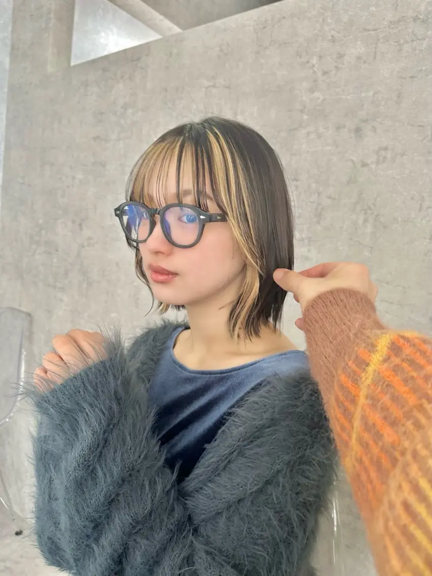 【ブリーチ系】(インナー・イヤリング)カラー+フローディアトリートメントの写真