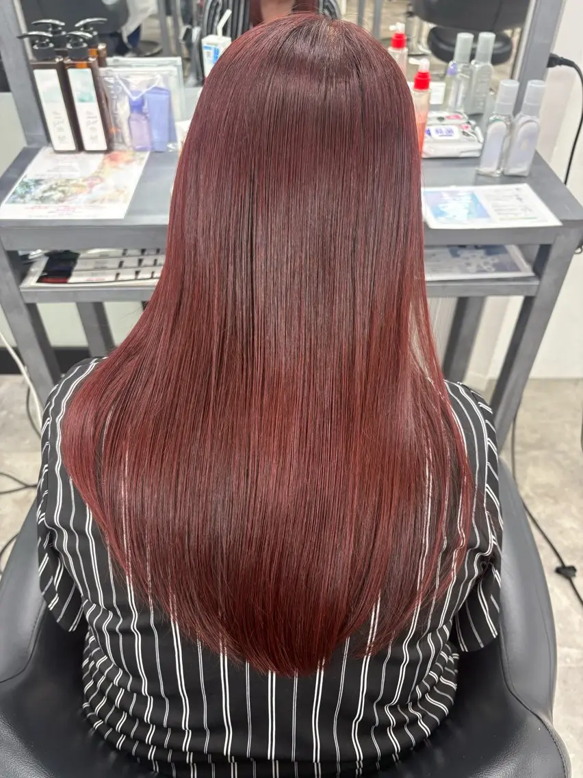 カラー ボルドーカラー 岩崎 郁音のヘアスタイル