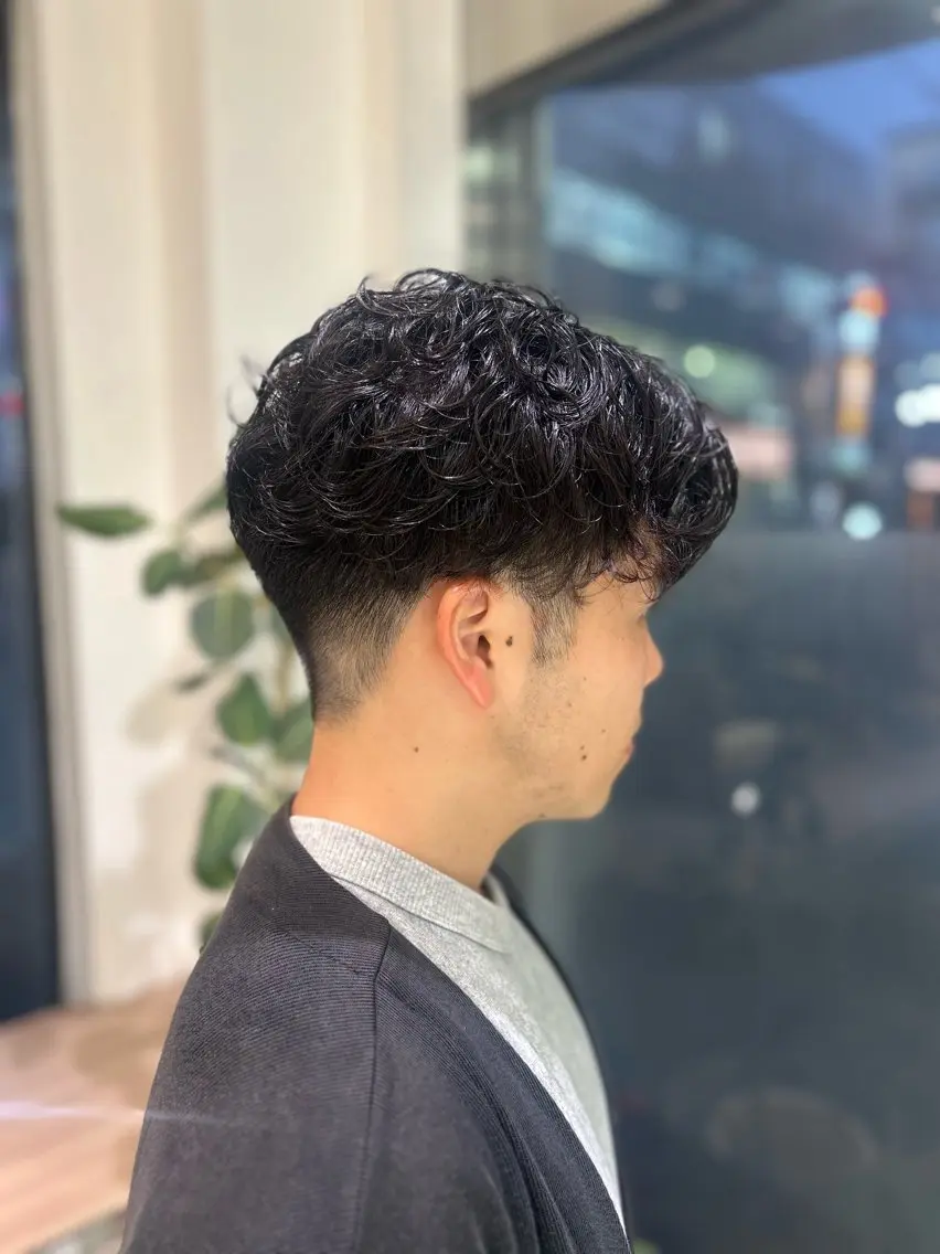 ショート パーマ メンズ カット パーマ ヘアセット メンズハイライト × perm Runoのヘアスタイル