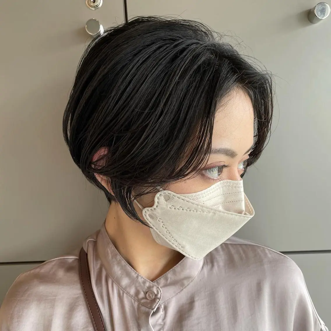 ショート 切りっぱなしボブ ショートボブ 丸みショート ミストバング ボブ モテ髪/ボブ/ショー ト/アダチフウトのヘアスタイル