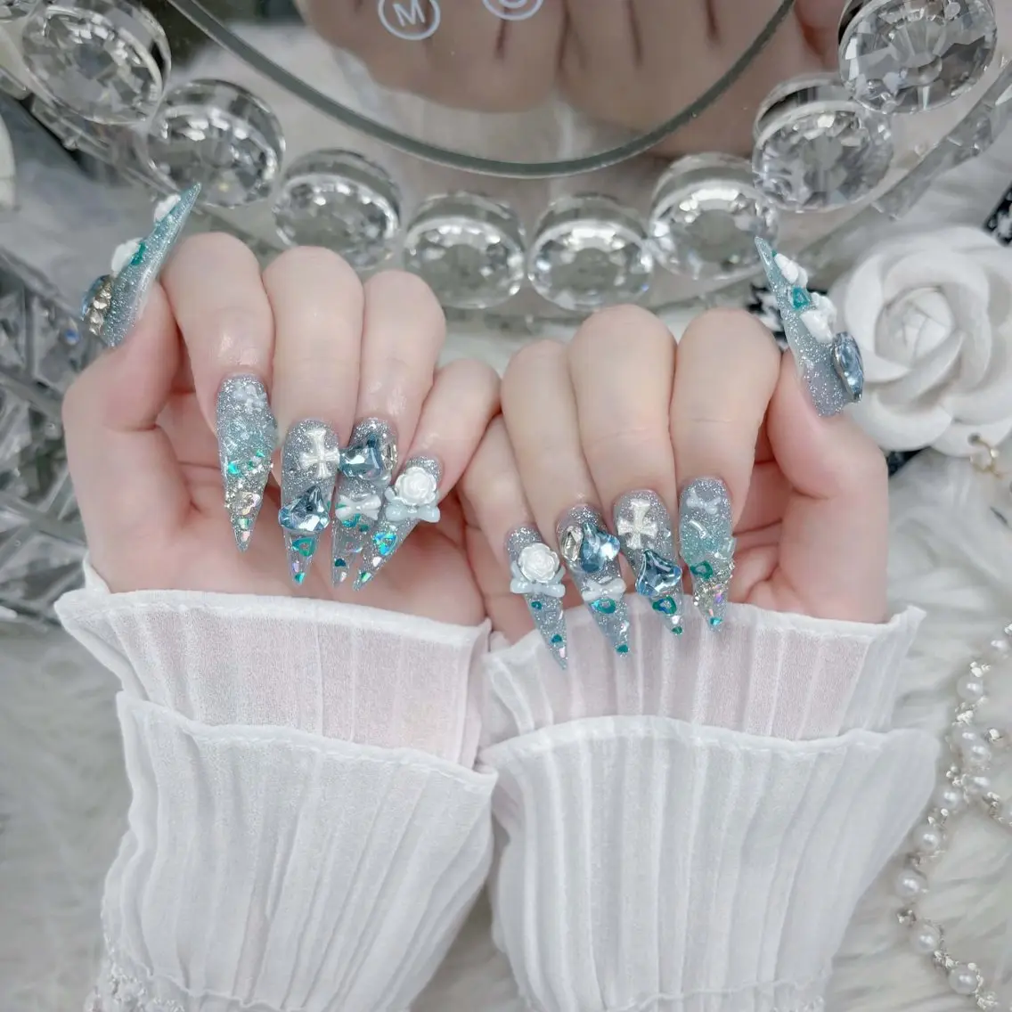 ネイル オーロラネイル チークネイル フラッシュネイル フレンチネイル ガラスフレンチ ハンドネイル Nova Nailのネイルデザイン