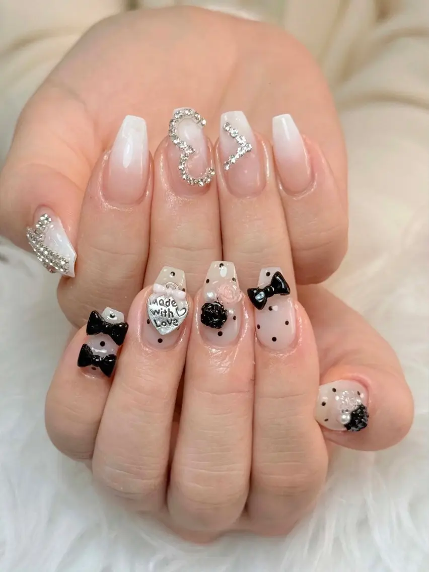 ネイル チークネイル ドット フレンチネイル グラデーション 韓国ネイル ハンドネイル ハンドケア Aria Nail Beautyのネイルデザイン