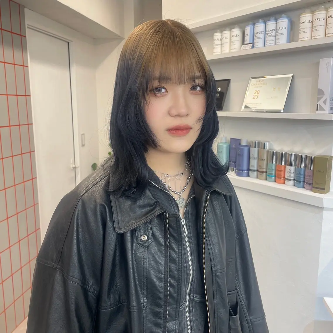セミロング カラー ブリーチ デザインカラー ダブルカラー ヘアカラー グレージュ/ベージュ 🎀momo🎀のヘアスタイル