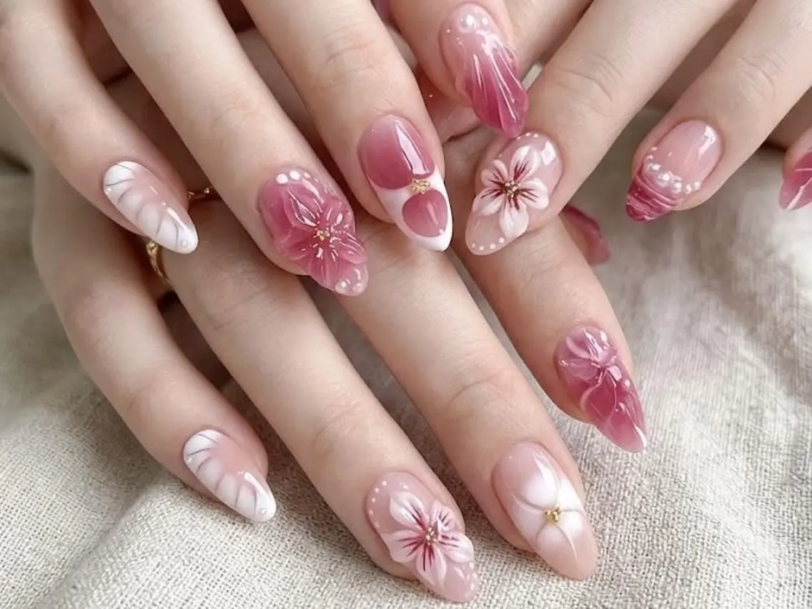 ネイル ブルー 長さ出し フラワーネイル キラキラネイル 韓国ネイル ハンドネイル Umee Nailのネイルデザイン