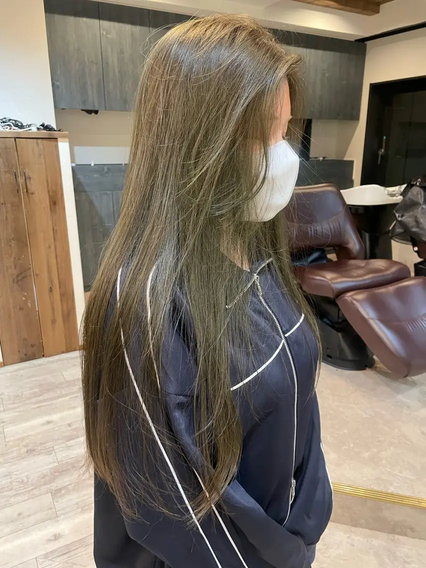 ロング カラー オリーブカラー カット ヘアカラー トリートメント 渋谷 留菜のヘアスタイル