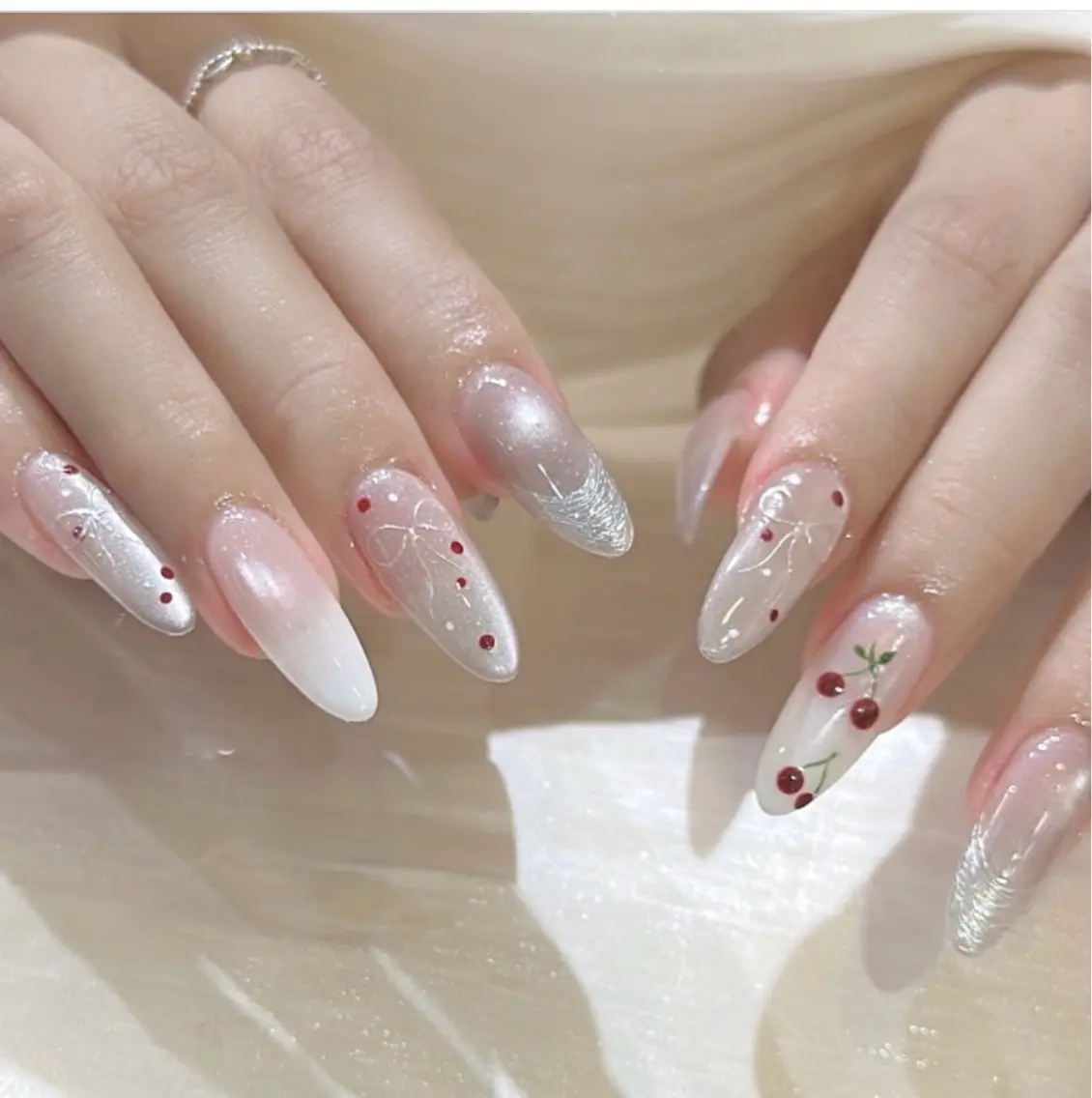 ネイル フレンチネイル キラキラネイル マグネットネイル ミラーネイル ニュアンスネイル ハンドネイル Tira Nailのネイルデザイン