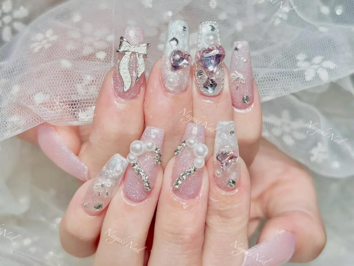 ネイル 🦋 Queenieのネイルデザイン