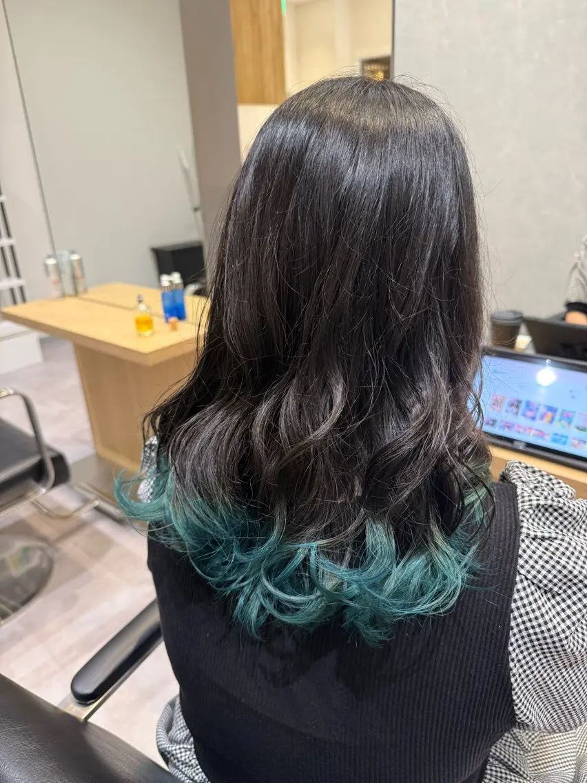 カラー ブルーカラー カット ヘアカラー トリートメント 長谷川 紗羅のヘアスタイル