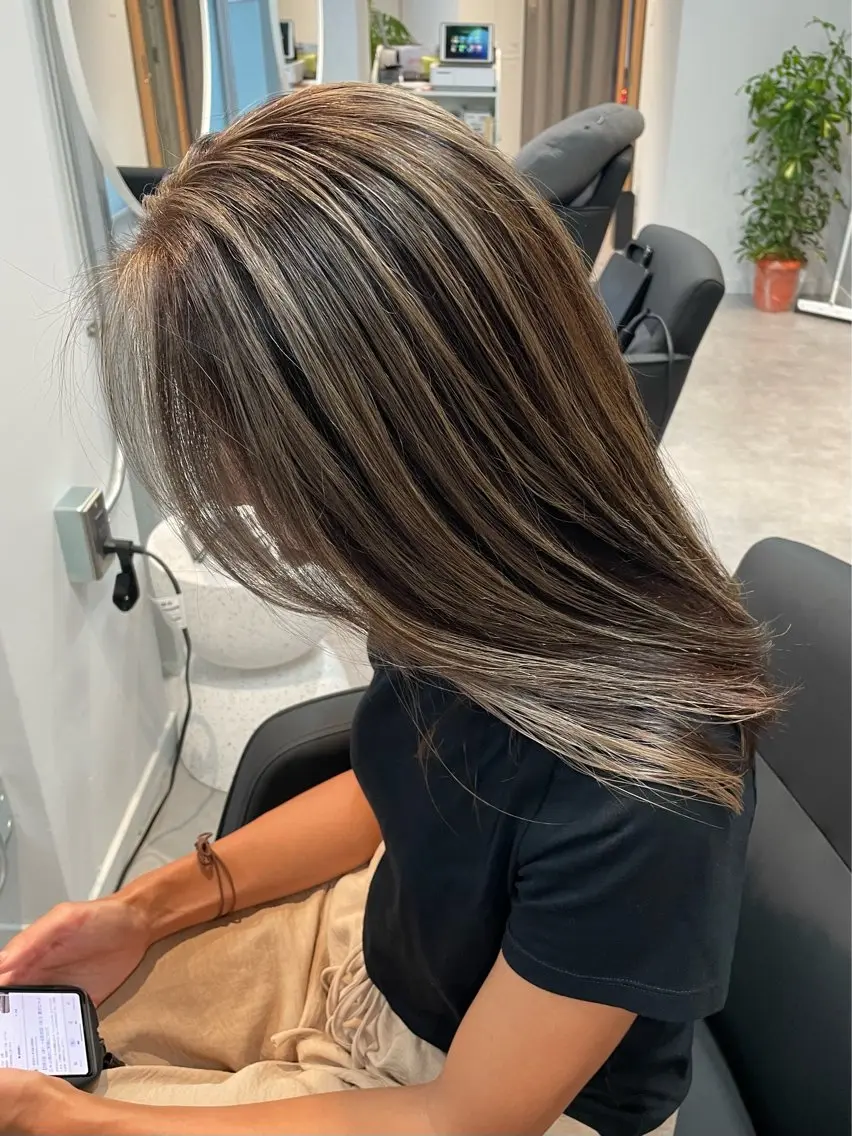 セミロング ハイライト トリートメント ヘアカラー トリートメント 艶髪特化髪質改善 Re:Rアール高円寺のヘアスタイル