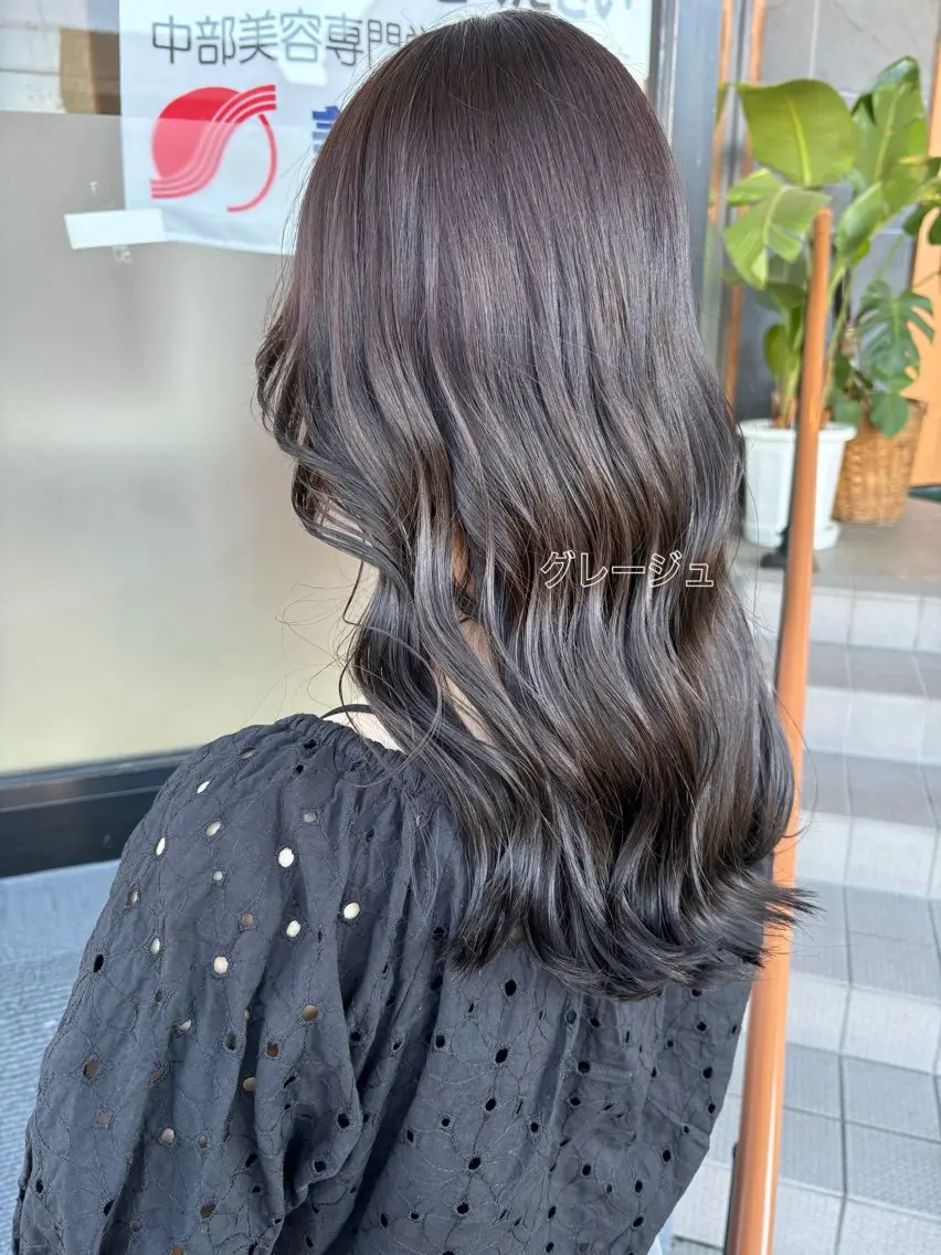 セミロング カラー 黒髪 透明感カラー グレージュ カット ヘアカラー トリートメント 亀山 来未のヘアスタイル