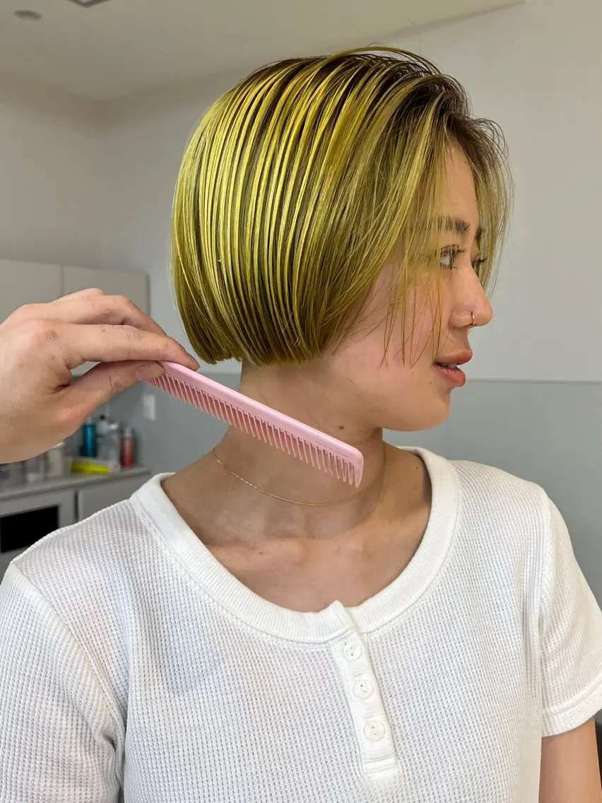 ショート カラー ブリーチ ブロンド ケアブリーチ 透明感カラー ダブルカラー レイヤー専門家 ダブルカラー修のヘアスタイル