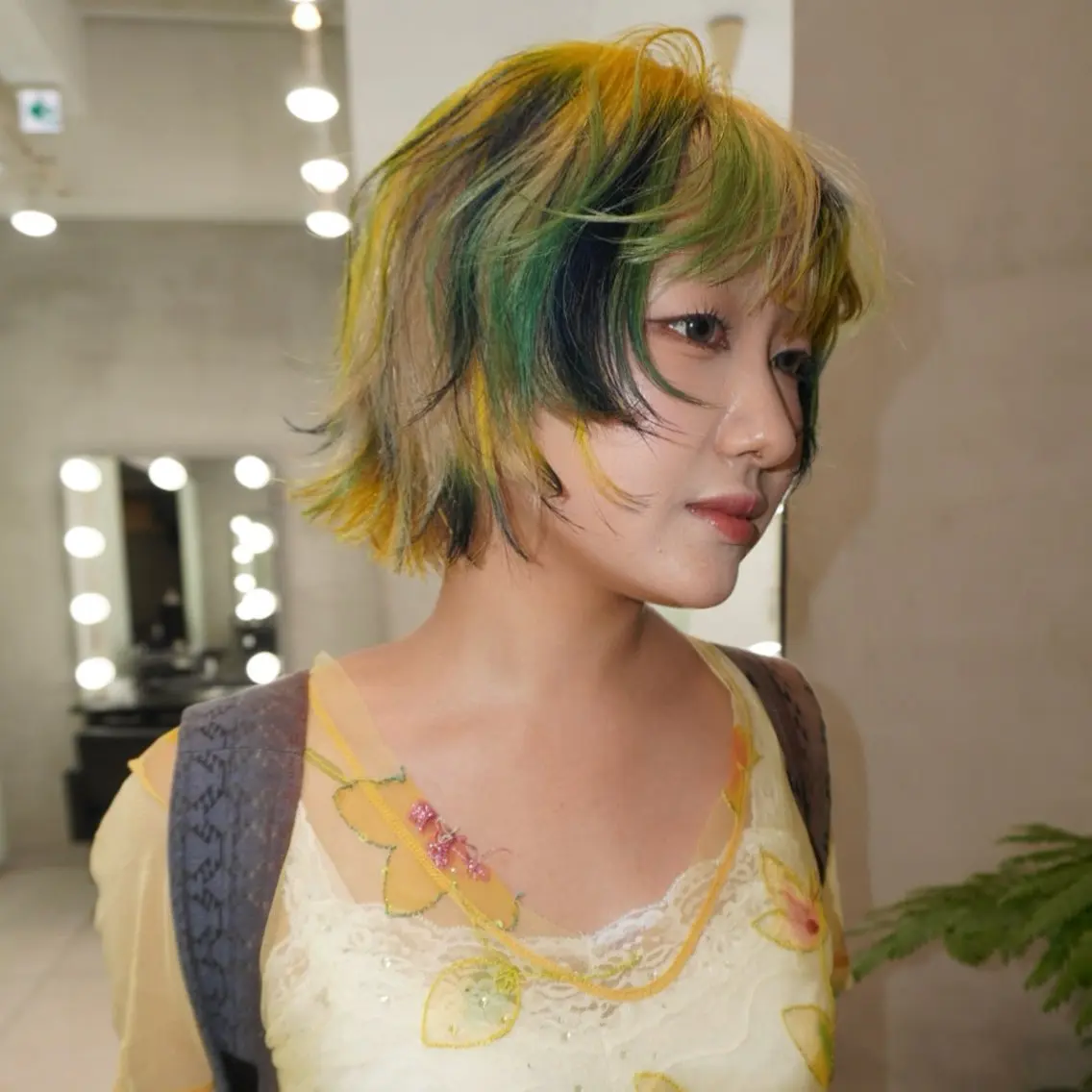 ショート カラー ヘアアレンジ MIYU/ケアブリ ーチカラー／デザインのヘアスタイル