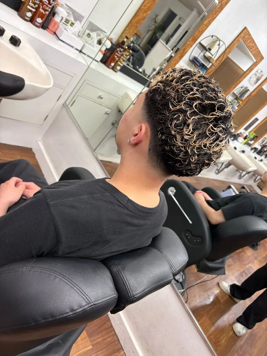 メンズ フェードカット メンズパーマ パーマ 町田 尚樹のヘアスタイル