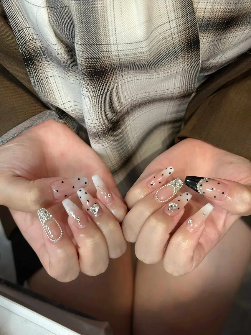 ネイル フレンチネイル ジェルネイル キラキラネイル 韓国ネイル マグネットネイル Julli NailStudioのネイルデザイン
