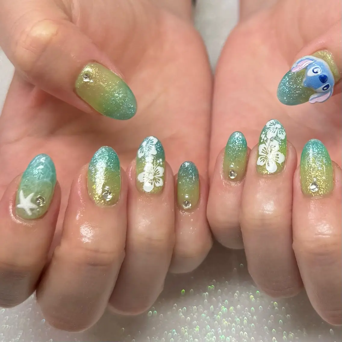 ネイル ハンドネイル VIERU 🌈🎀💖のネイルデザイン