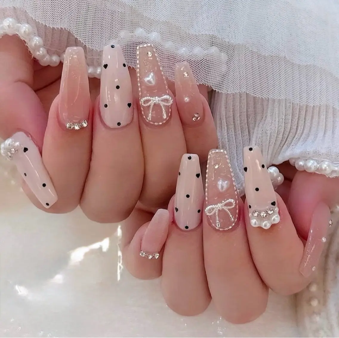 ネイル チークネイル ドット フットネイル フレンチネイル グラデーション ハンドネイル ハンドケア Nihonthy Nail 新宿のネイルデザイン
