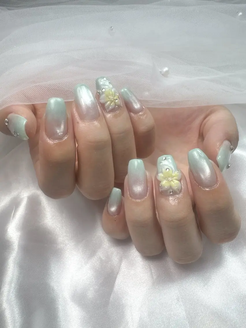 ネイル アートネイル チークネイル ドット フットネイル フレンチネイル ハンドネイル Queeens nailのネイルデザイン