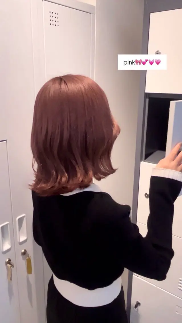 カラー ニトウ レイナのヘアスタイル