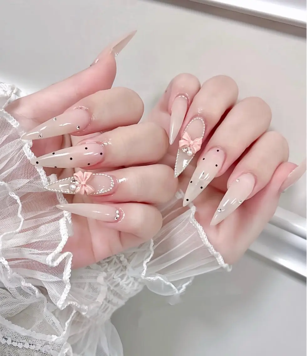 ロング 外国人風カラー 韓国風ヘア ハンドネイル E🌷nail 長さだし専門店のネイルデザイン